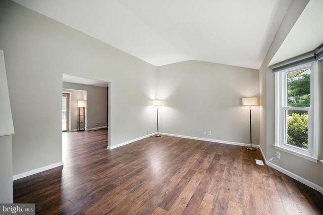 104 HOOTON RD, Mount Laurel, NJ 08054