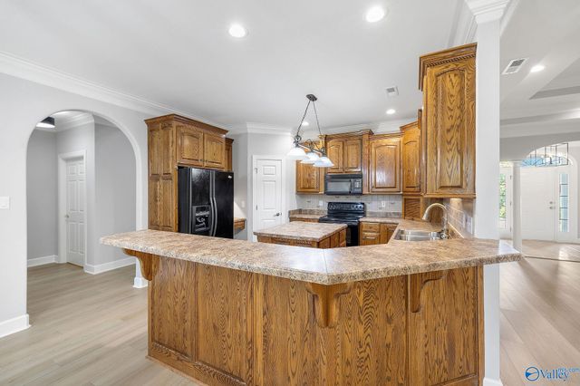 1507 NE Crown Pointe Drive, Hartselle, AL 35640