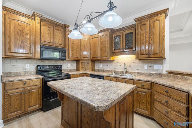 1507 NE Crown Pointe Drive, Hartselle, AL 35640