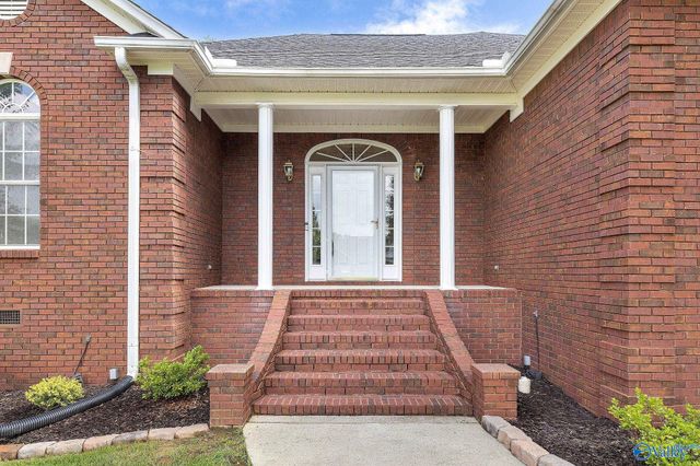 1507 NE Crown Pointe Drive, Hartselle, AL 35640