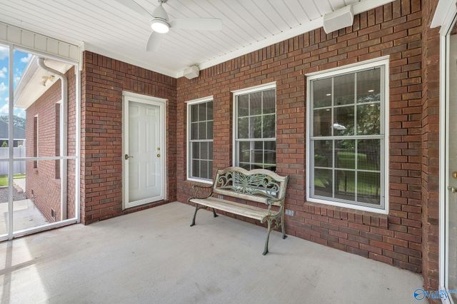 1507 NE Crown Pointe Drive, Hartselle, AL 35640
