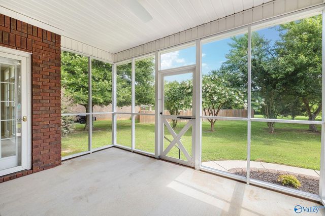 1507 NE Crown Pointe Drive, Hartselle, AL 35640