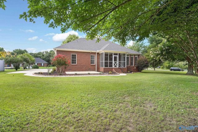 1507 NE Crown Pointe Drive, Hartselle, AL 35640
