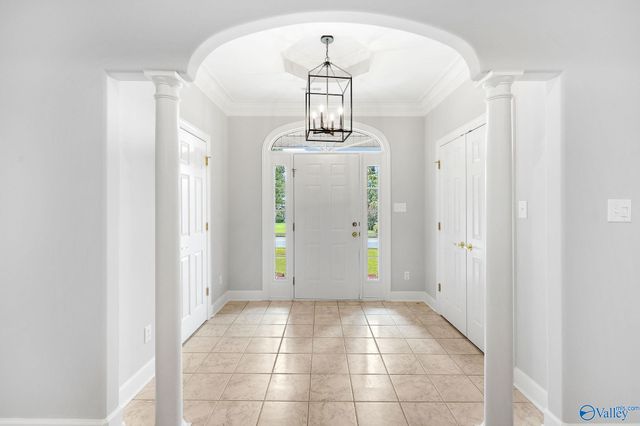1507 NE Crown Pointe Drive, Hartselle, AL 35640