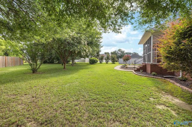 1507 NE Crown Pointe Drive, Hartselle, AL 35640