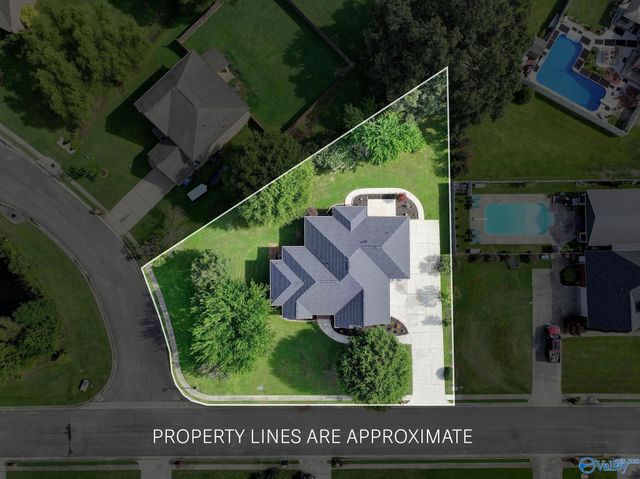1507 NE Crown Pointe Drive, Hartselle, AL 35640