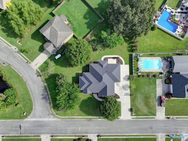 1507 NE Crown Pointe Drive, Hartselle, AL 35640