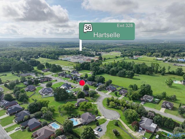 1507 NE Crown Pointe Drive, Hartselle, AL 35640