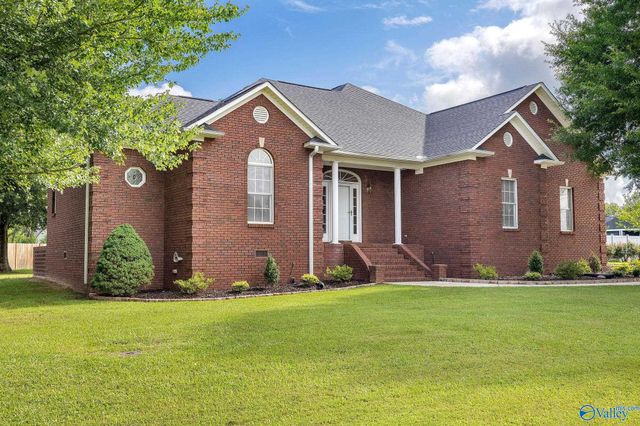 1507 NE Crown Pointe Drive, Hartselle, AL 35640