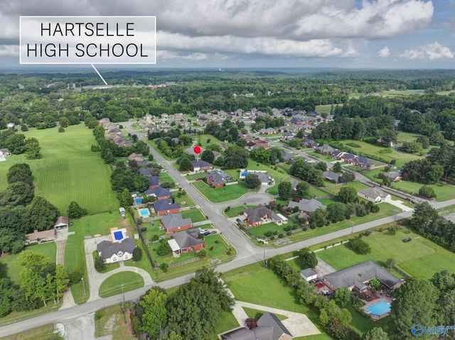 1507 NE Crown Pointe Drive, Hartselle, AL 35640