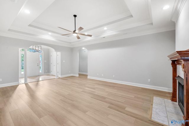 1507 NE Crown Pointe Drive, Hartselle, AL 35640