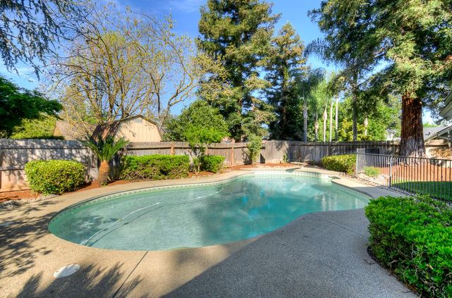 8315 N 4th Street, Fresno, CA 93720