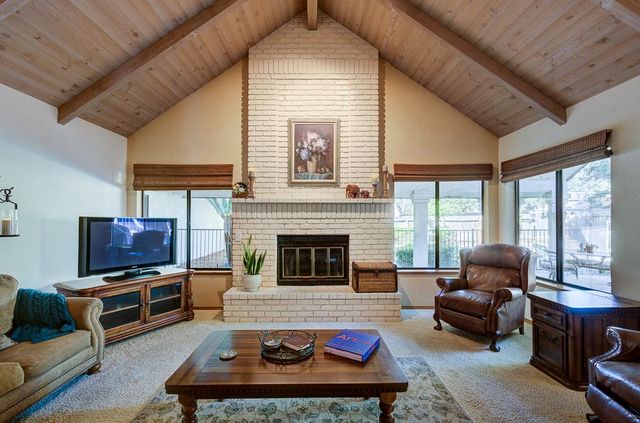 8315 N 4th Street, Fresno, CA 93720