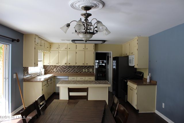 1806 MEMORY Lane, Jacksonville, FL 32210