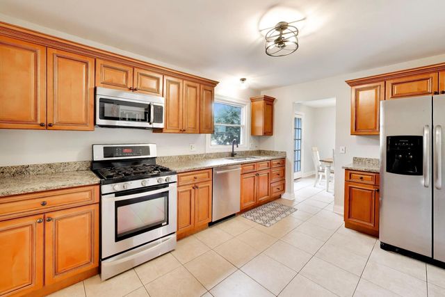 6001 Ross Drive, Woodridge, IL 60517