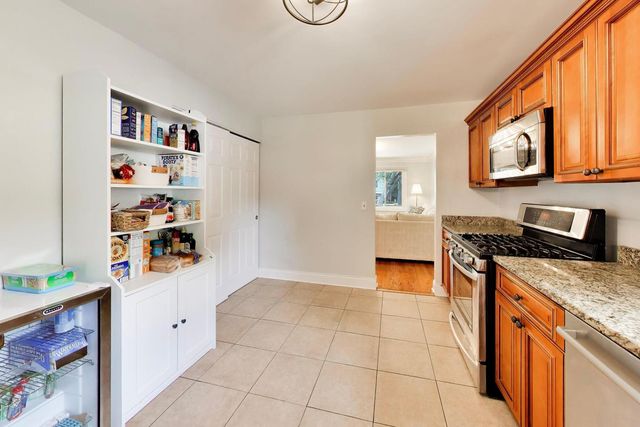 6001 Ross Drive, Woodridge, IL 60517
