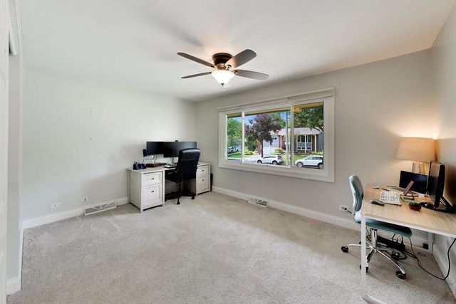 6001 Ross Drive, Woodridge, IL 60517