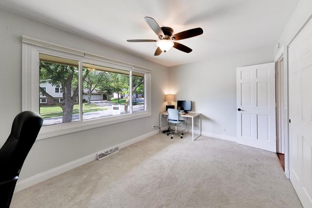 6001 Ross Drive, Woodridge, IL 60517