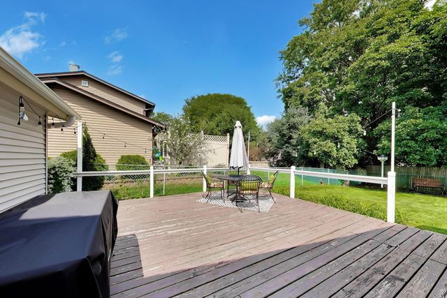 6001 Ross Drive, Woodridge, IL 60517