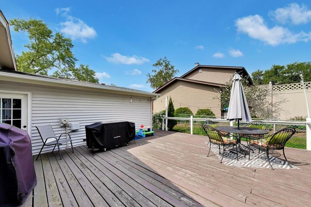 6001 Ross Drive, Woodridge, IL 60517