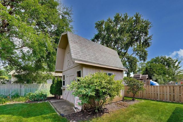 6001 Ross Drive, Woodridge, IL 60517