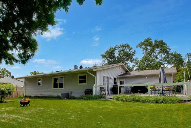 6001 Ross Drive, Woodridge, IL 60517