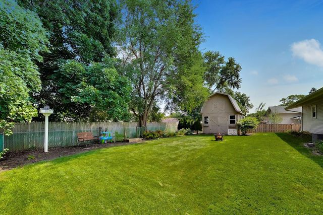 6001 Ross Drive, Woodridge, IL 60517