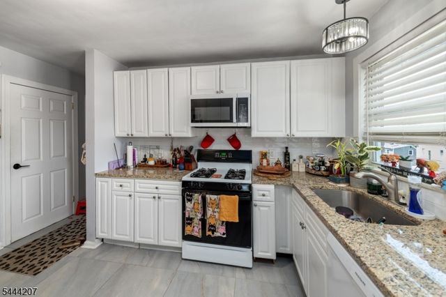 48 Sanford Ave, Belleville Twp., NJ 07109