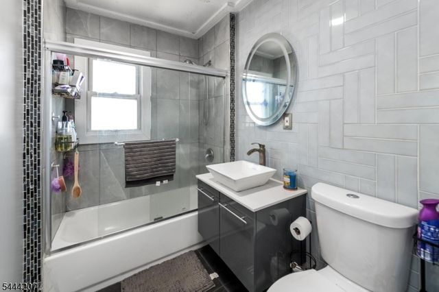 48 Sanford Ave, Belleville Twp., NJ 07109
