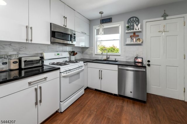 48 Sanford Ave, Belleville Twp., NJ 07109
