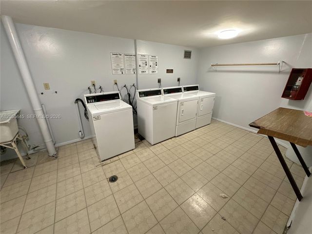 1301 NE Miami Gardens Dr 1403W, Miami, FL 33179