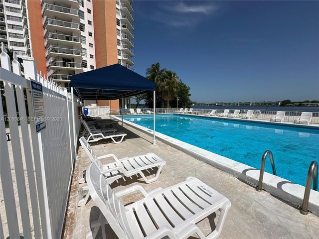 1301 NE Miami Gardens Dr 1403W, Miami, FL 33179