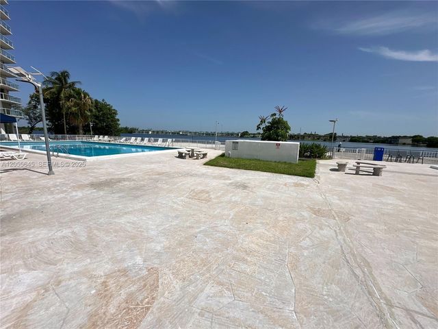 1301 NE Miami Gardens Dr 1403W, Miami, FL 33179
