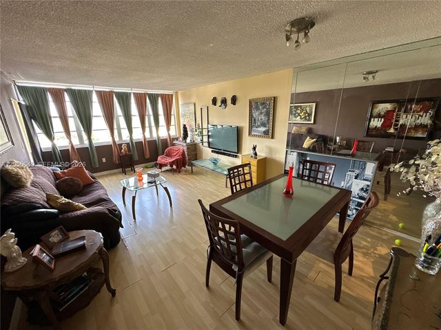 1301 NE Miami Gardens Dr 1403W, Miami, FL 33179