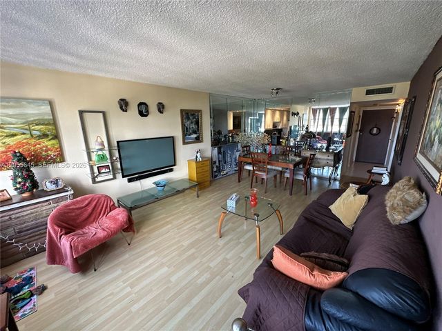 1301 NE Miami Gardens Dr 1403W, Miami, FL 33179