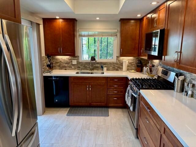 48245 Racquet Lane, Palm Desert, CA 92260
