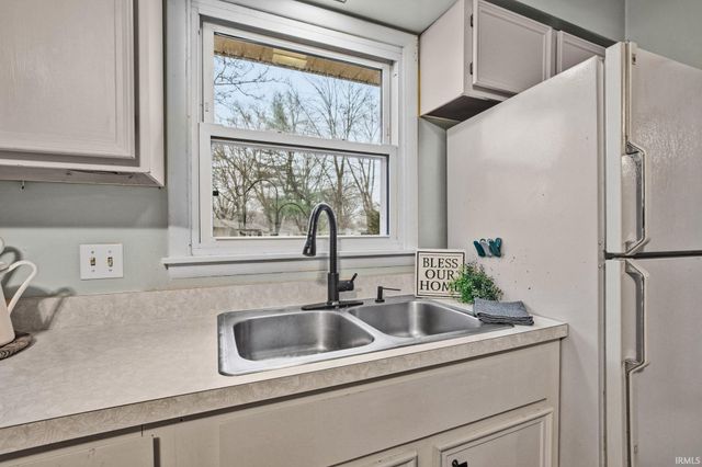 1516 N Wabash Avenue, Marion, IN 46952