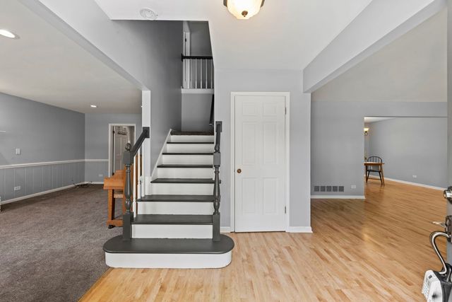 223 Winslow Court, Naperville, IL 60565