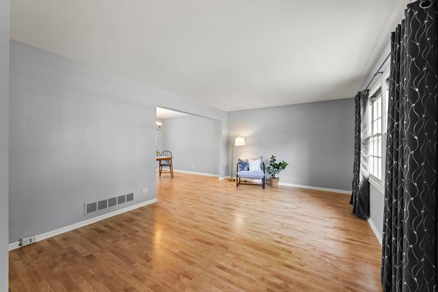 223 Winslow Court, Naperville, IL 60565