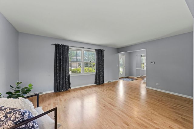223 Winslow Court, Naperville, IL 60565