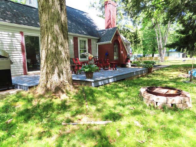 11135 CENTER Street E, Conneaut Lake, PA 16316