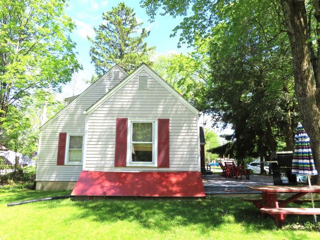 11135 CENTER Street E, Conneaut Lake, PA 16316