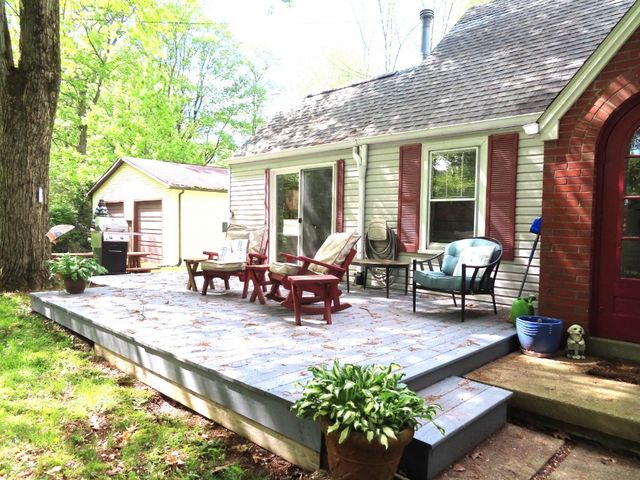 11135 CENTER Street E, Conneaut Lake, PA 16316