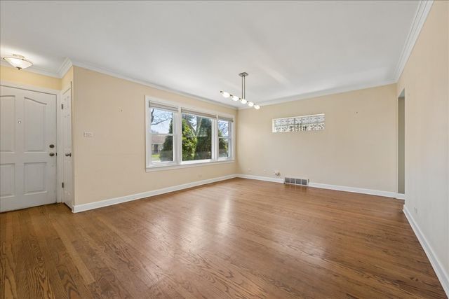 8136 Kenton Avenue, Skokie, IL 60076