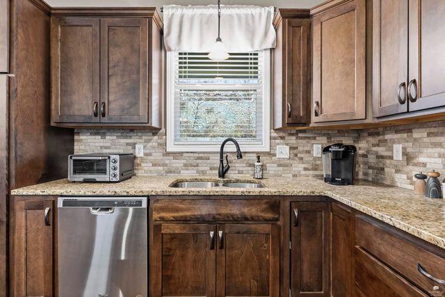 3613 Vanesta Drive, Manhattan, KS 66503