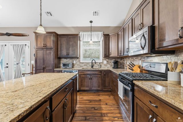 3613 Vanesta Drive, Manhattan, KS 66503