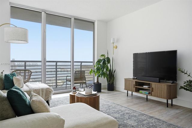 325 S Biscayne Boulevard 4022, Miami, FL 33131