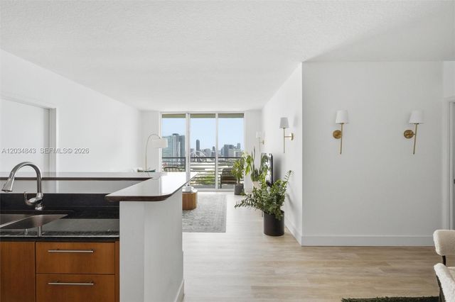 325 S Biscayne Boulevard 4022, Miami, FL 33131