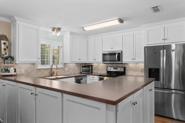 4668 W State Highway 64, Henderson, TX 75652