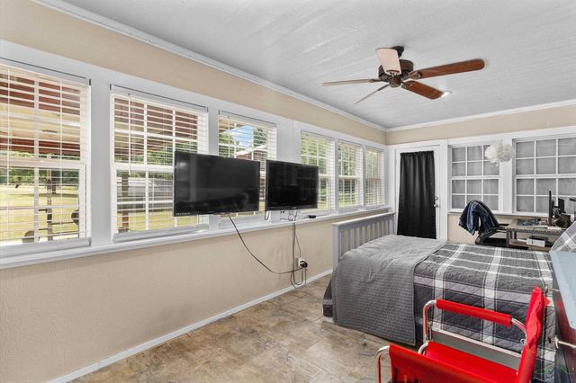 4668 W State Highway 64, Henderson, TX 75652